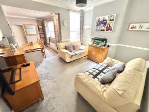 Lounge/diner- click for photo gallery